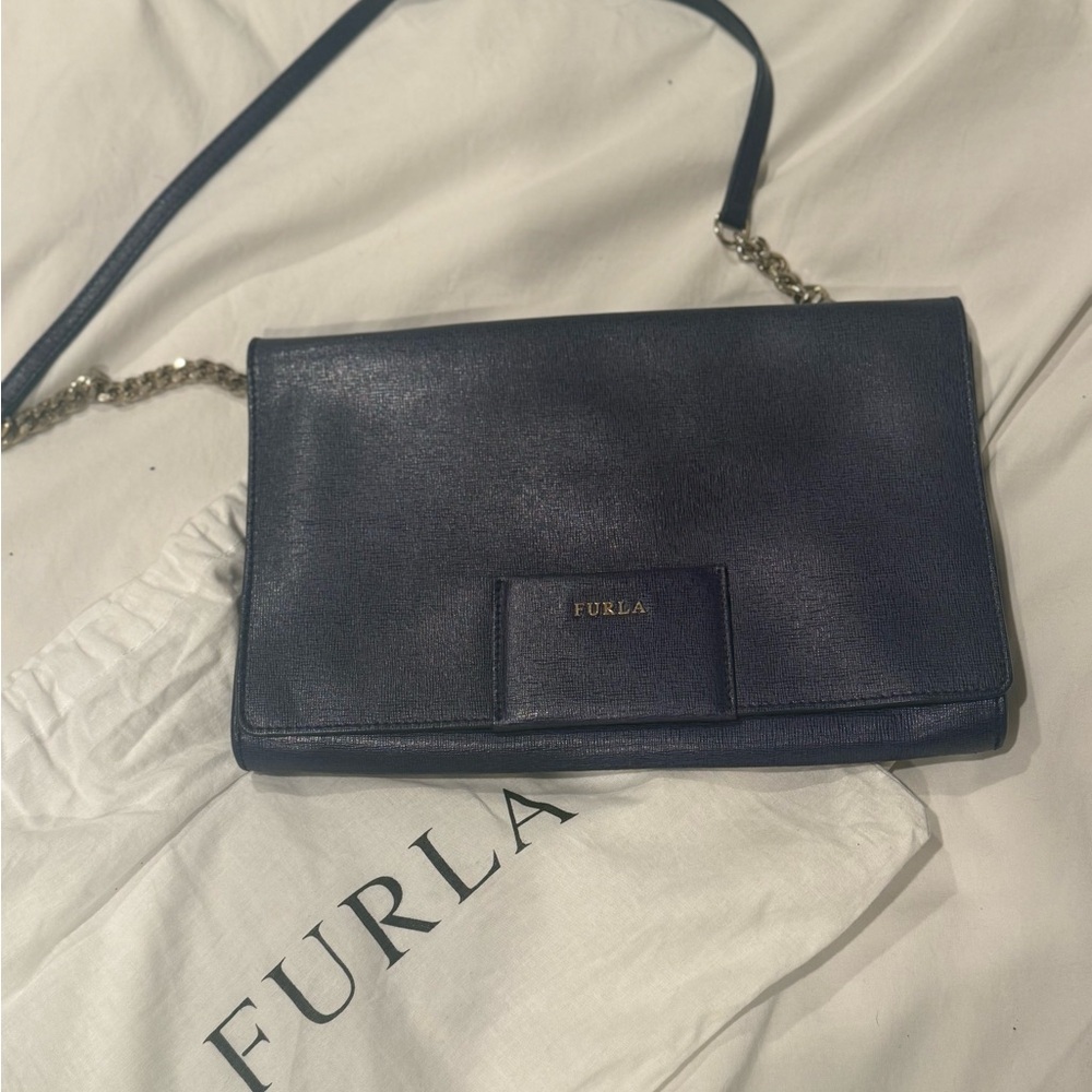 Furla Navy Leather Zizi chain clutch